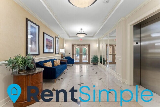 Foto del edificio - 15221 Royal Crest Dr