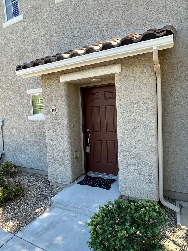 Building Photo - 2 BED / 2 BA - ALL APPLIANCES - COMMUNITY ...