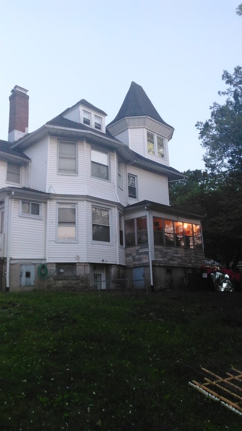 2nd Floor - 187 Fisher Ave