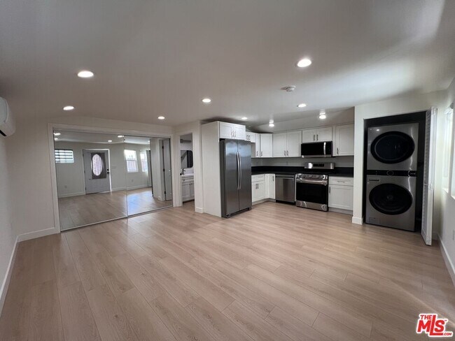 Foto del edificio - 946 S Lucerne Blvd