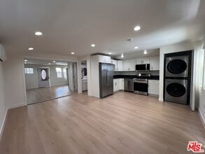 Building Photo - 946 S Lucerne Blvd