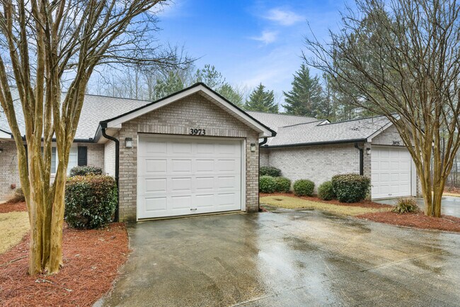 Building Photo - 3973 Hidden Hollow Dr