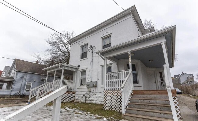 Foto del edificio - 2 br, 1 bath Townhome - 834-36 Sherman St ...