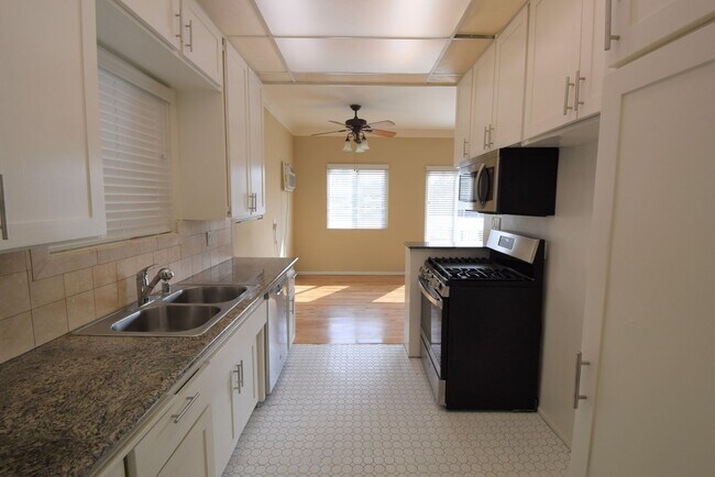 Foto del edificio - 12427 Riverside Dr