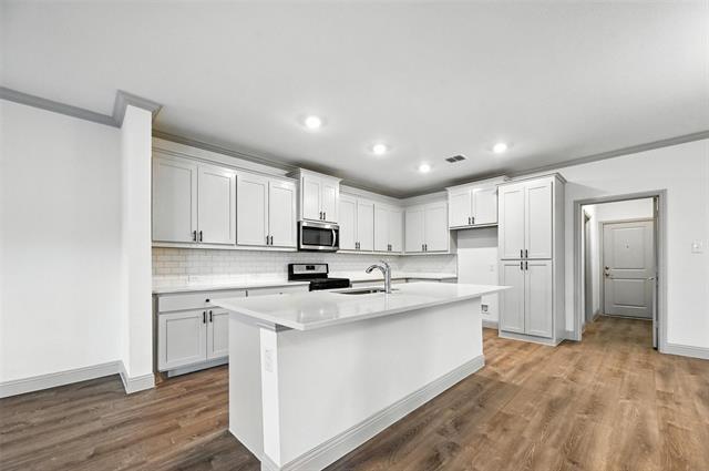 Building Photo - 235 Community Dr