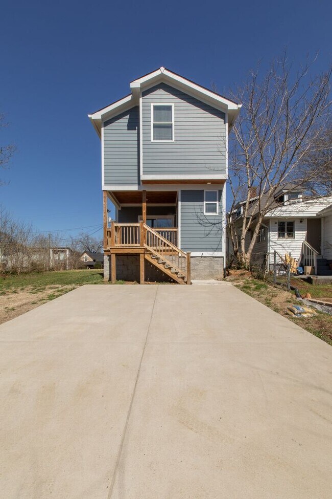 Foto del edificio - 3 Bed 2.5 Bath Single-Family Urban Home