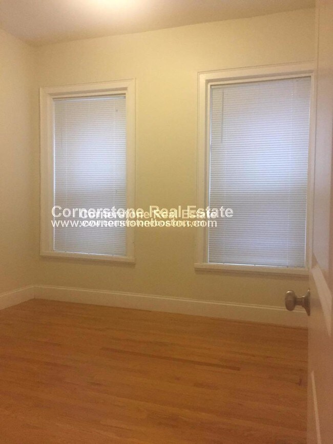 Building Photo - 16 Burney St