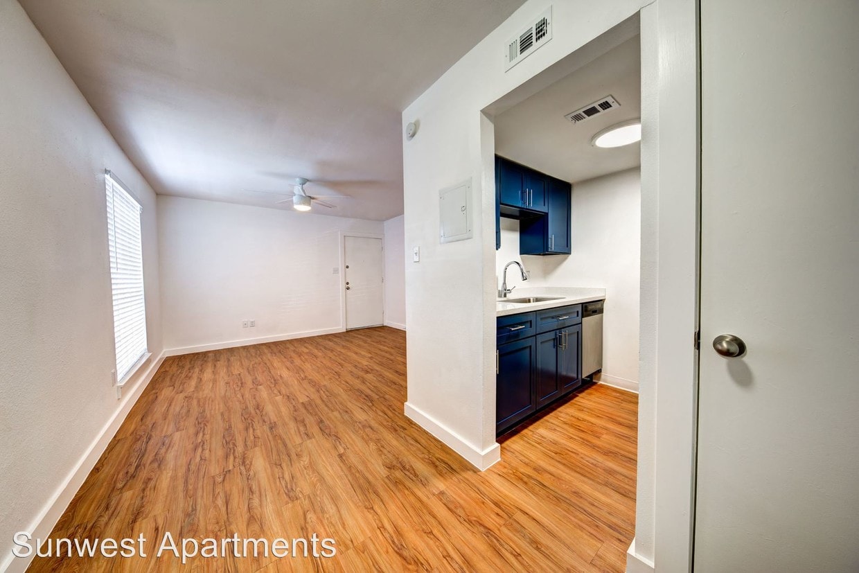 Primary Photo - 404 W 35th St