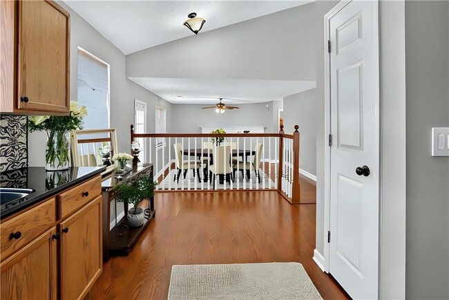 Foto del edificio - 5822 Cedar Croft Ln