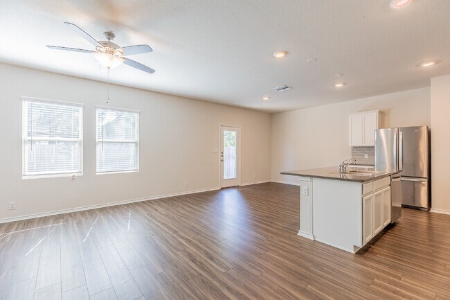 Foto del edificio - 6806 Prue Rd