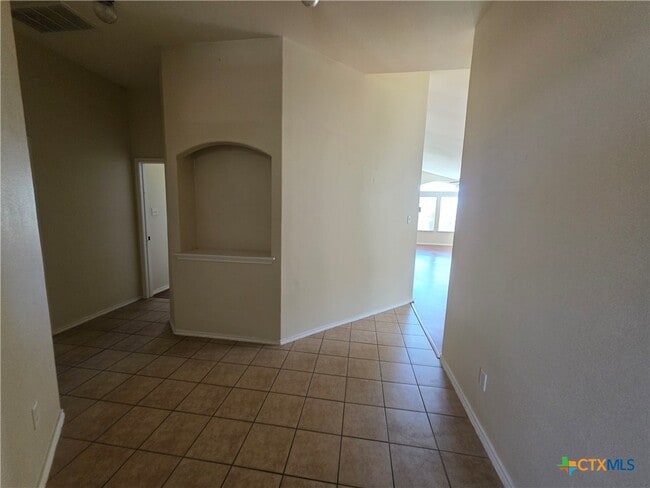 Building Photo - 2302 Griffin Dr