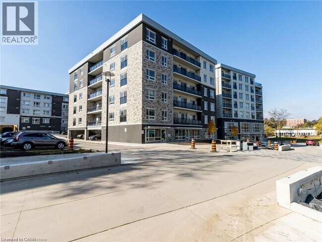 Building Photo - 275 Larch St