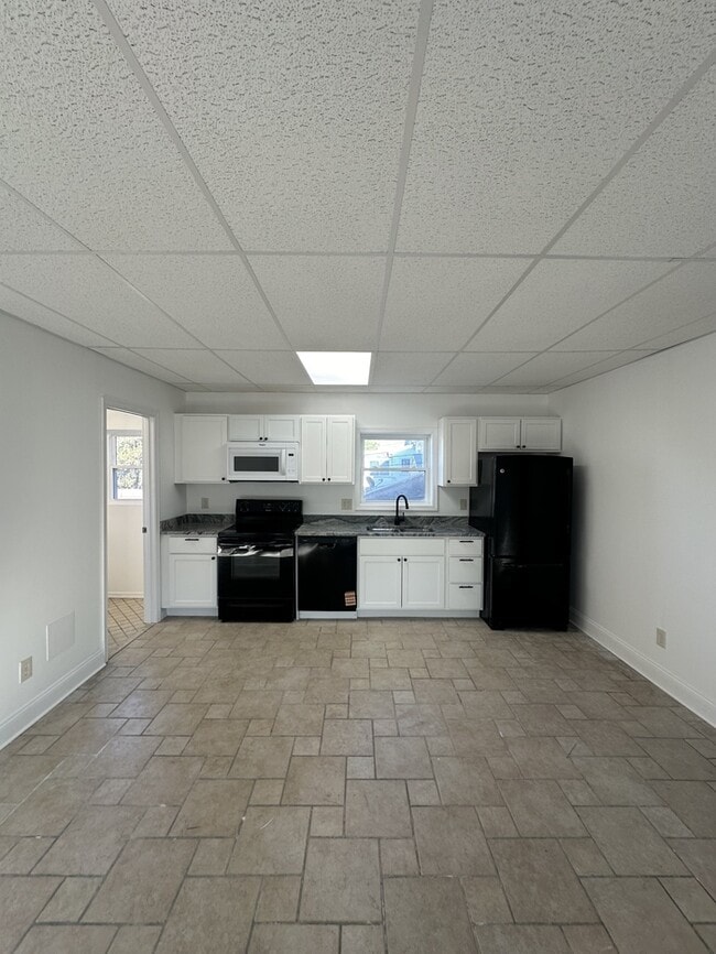 Building Photo - 113 E Middle St