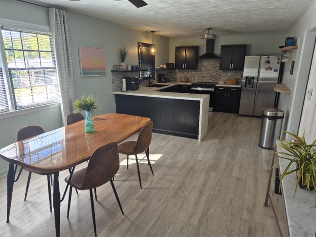 Building Photo - 1218 Greenwood Dr