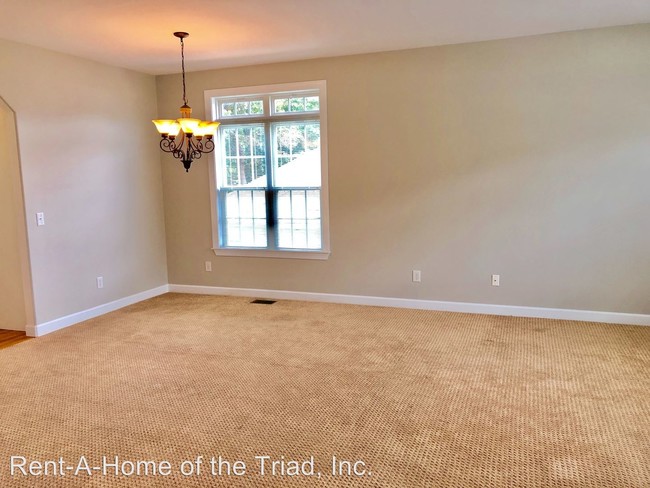 Building Photo - 3 br, 2 bath House - 3955 Navy Place