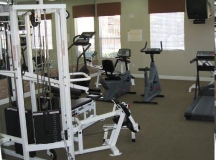 Gimnasio - Ascent at Silverado Apartment Homes