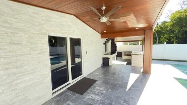 Foto del edificio - 4629 SW 12th St