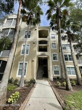 Building Photo - 7801 Point Meadows Dr