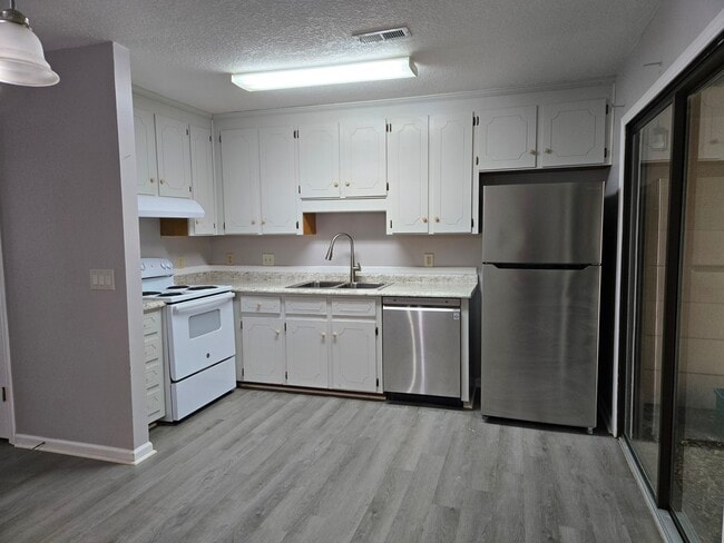 Building Photo - 208 Edith Way