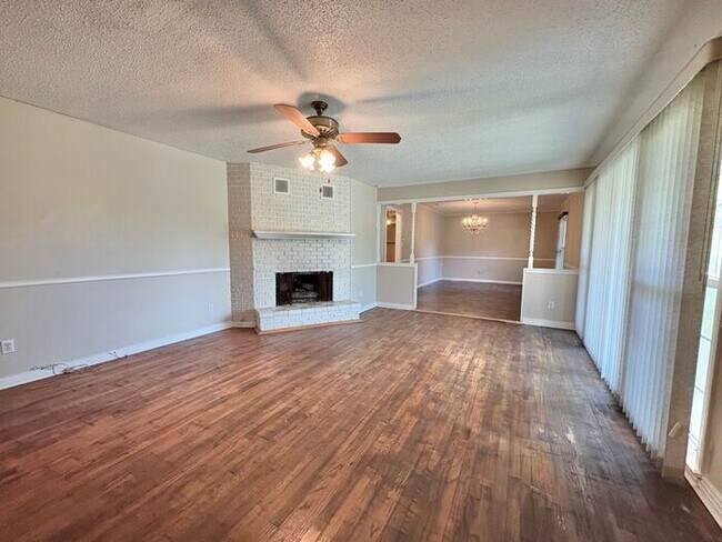 Foto del edificio - Available Now! Updated 3 Bed 2 Bath in Tyler!