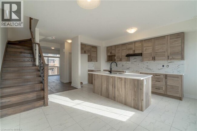 Building Photo - 237 Gillespie Dr