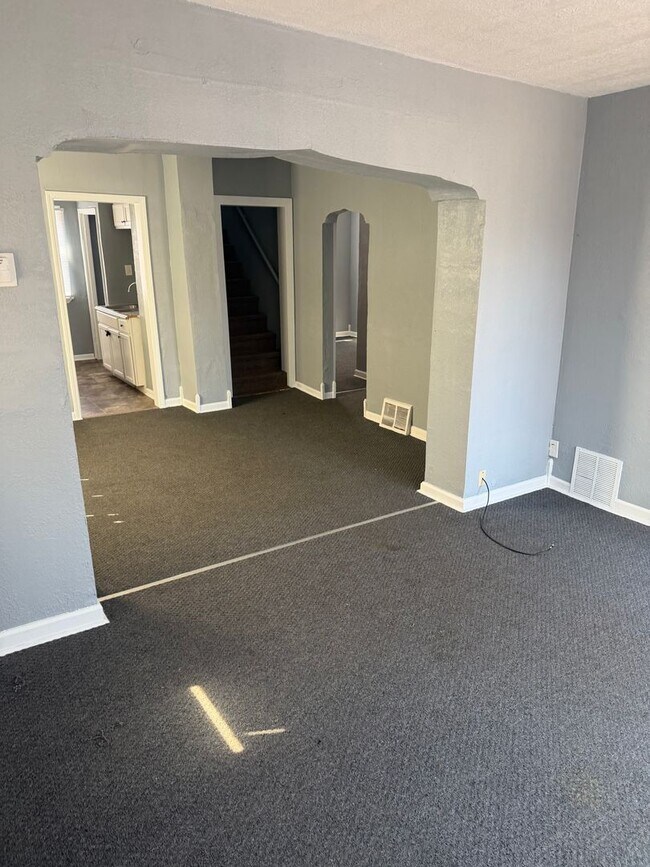 Foto del edificio - Located in Milwaukee’s Harambee/Riverwest area, the property benefits from proximity to downtown,...