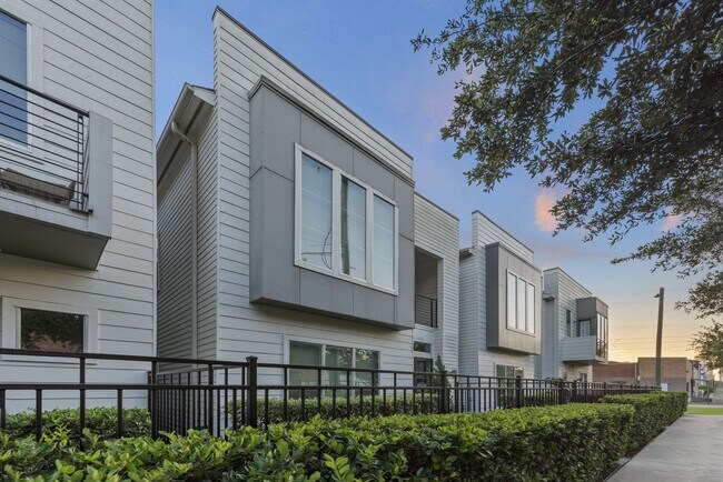 Foto del edificio - Prime Location with Perks – Water, Garbage...