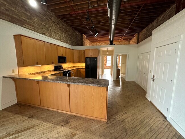 Building Photo - 225 N Jackson St