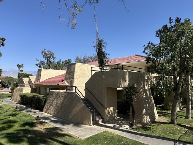 Building Photo - 2820 N Arcadia Ct