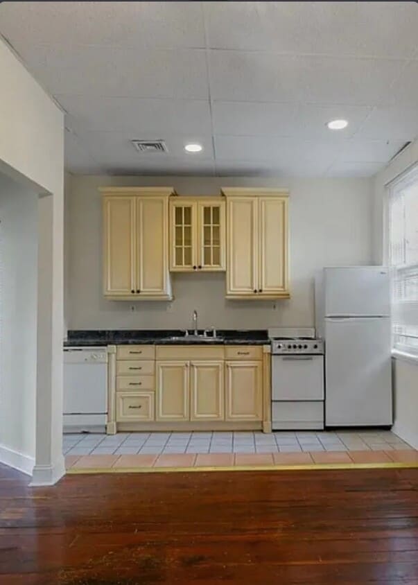 Photo - 450 Girard Ave