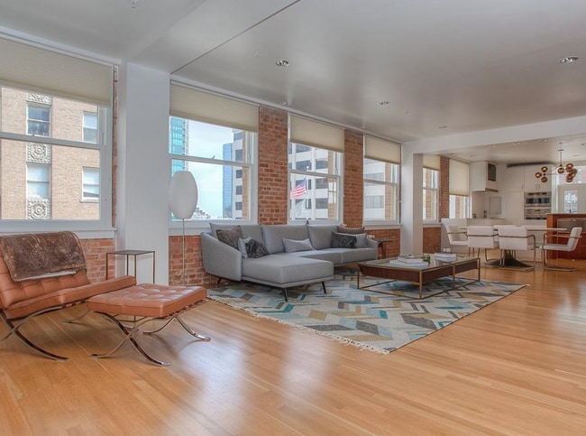 Foto del edificio - 411 W 7th St