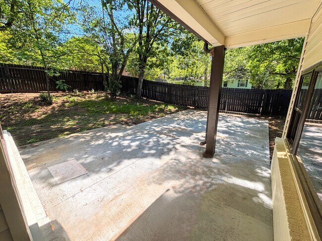 Building Photo - 2801 Circlewood Rd