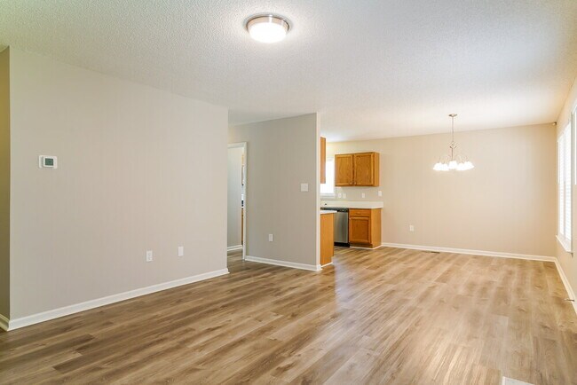 Building Photo - 412 Birdsong Way