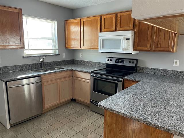 Building Photo - 11710 Hickory Garden Dr