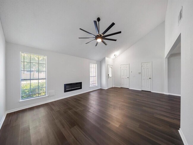 Building Photo - 3002 Mesquite Dr