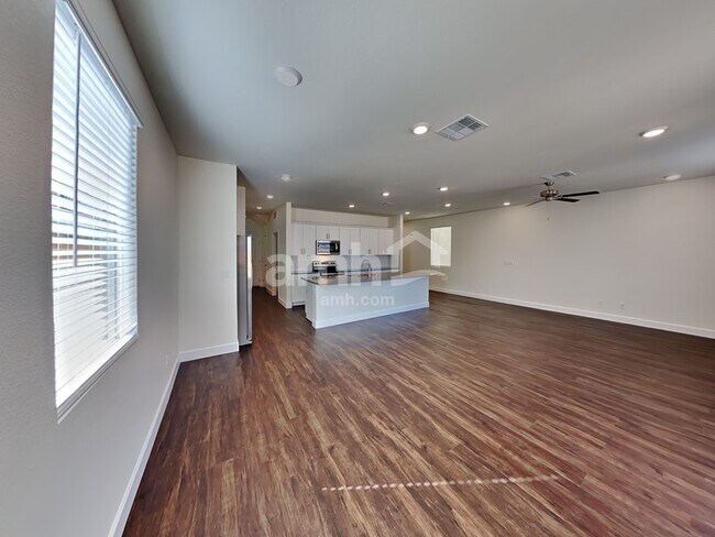 Building Photo - 584 Lotus Land Avenue