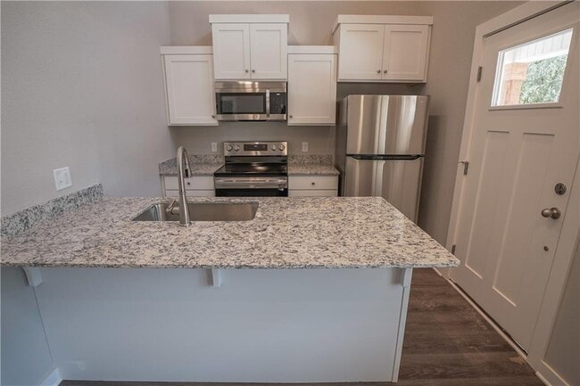 Building Photo - 770 N Honey Locust Bnd