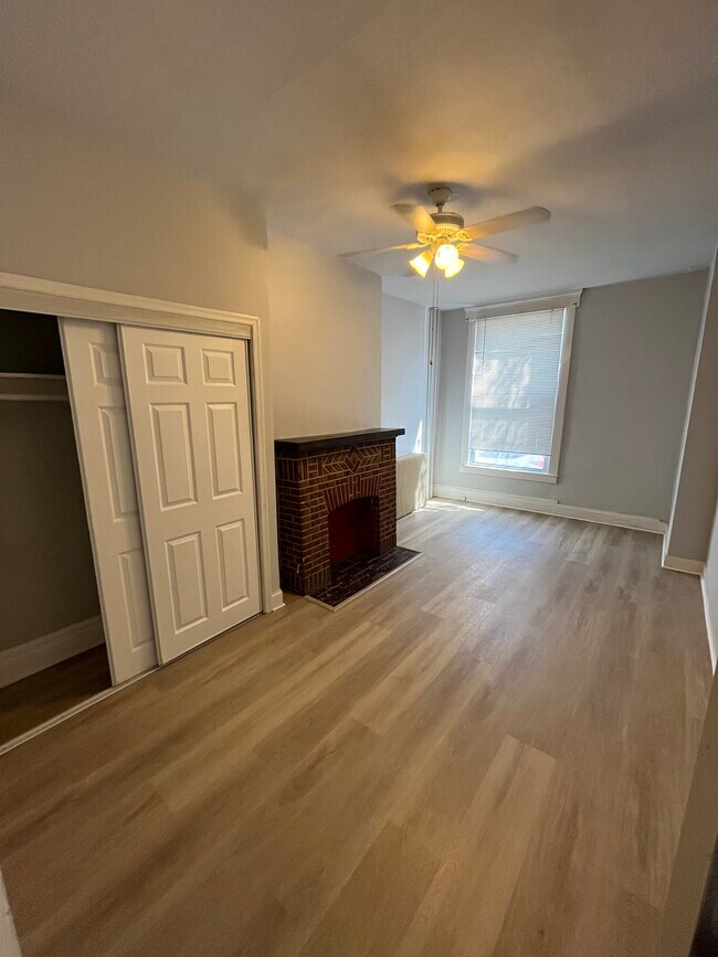 Dormitorio delantero - 118 S Washington St