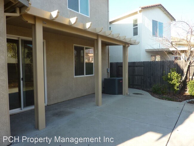 Building Photo - 5 br, 3 bath House - 1324 Mallard Creek Dr...