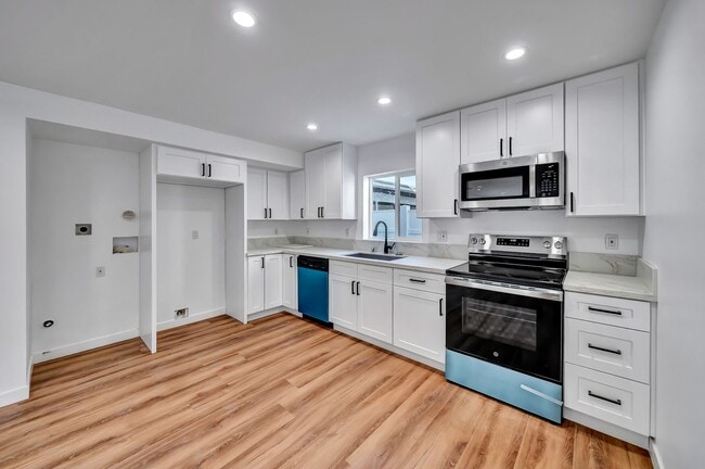 Building Photo - 11845 Hamlin St