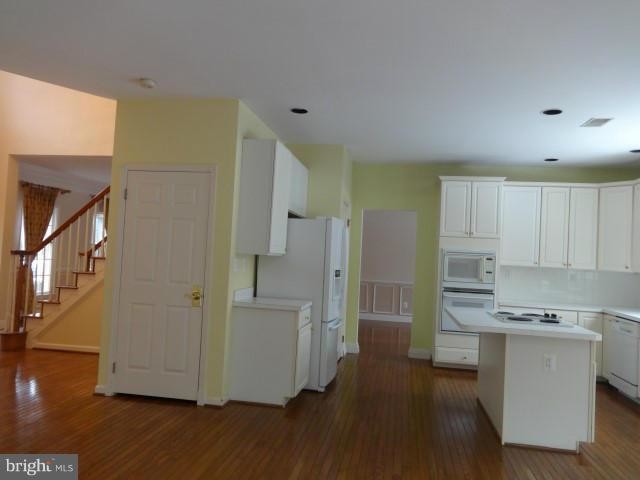 Building Photo - 8027 Lions Crest Way