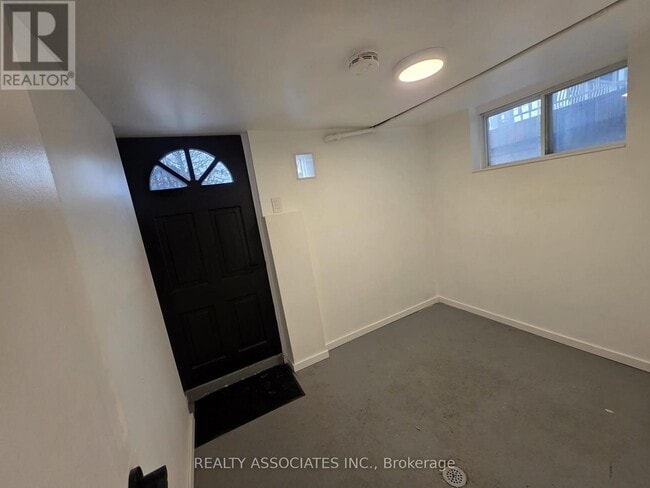 Building Photo - 72 Auburn Ave