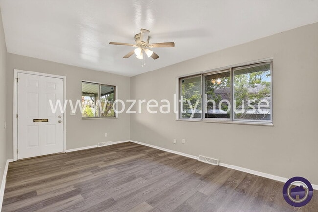 Building Photo - 732 Coyne Ave