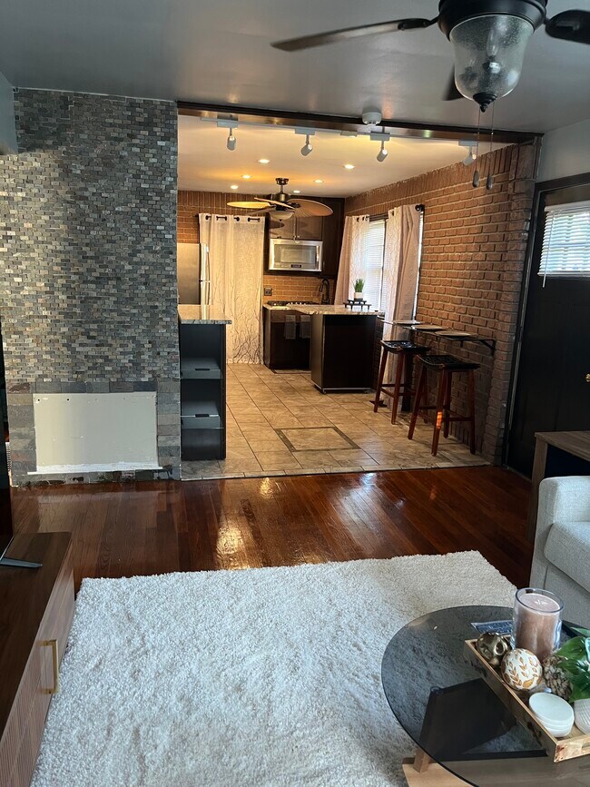 Foto del edificio - 1356 Acton Rd