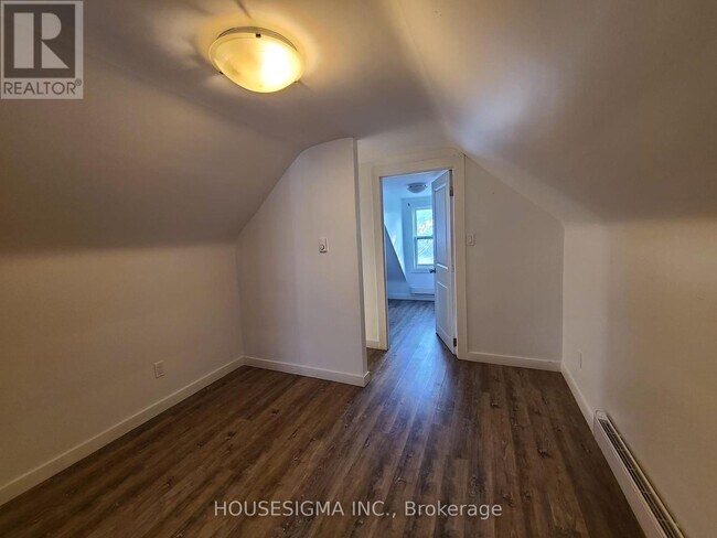 Building Photo - 540 Gladstone Ave