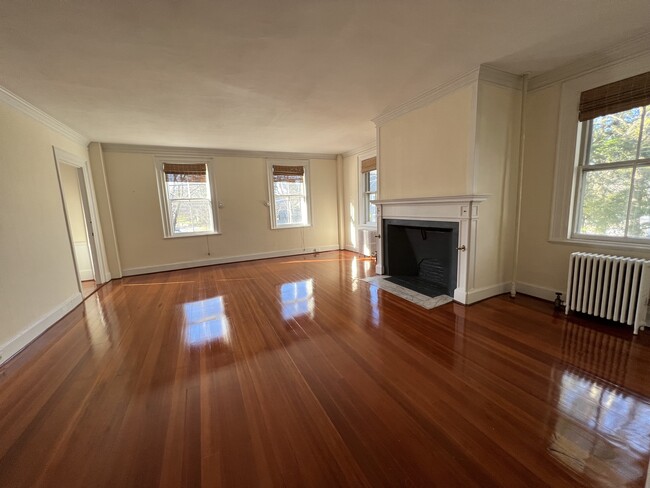 Living Room - 260 High St