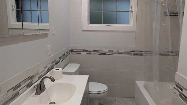 Building Photo - 476 Whittier Ave