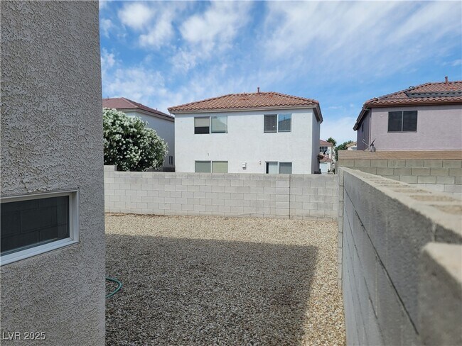 Building Photo - 10123 Lemon Thyme St