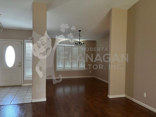 Foto del edificio - Large 4 Bedroom/ 2  Bathroom home