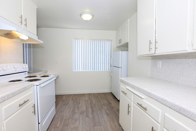 Kitchen - Hawaiian Villa